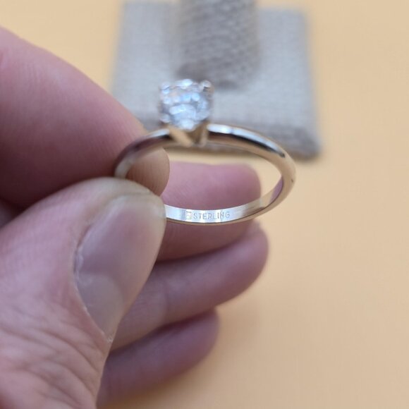 Size 8 Sterling Silver Round Cubic Zirconia Gem Band Ring A5873 - Picture 6 of 9